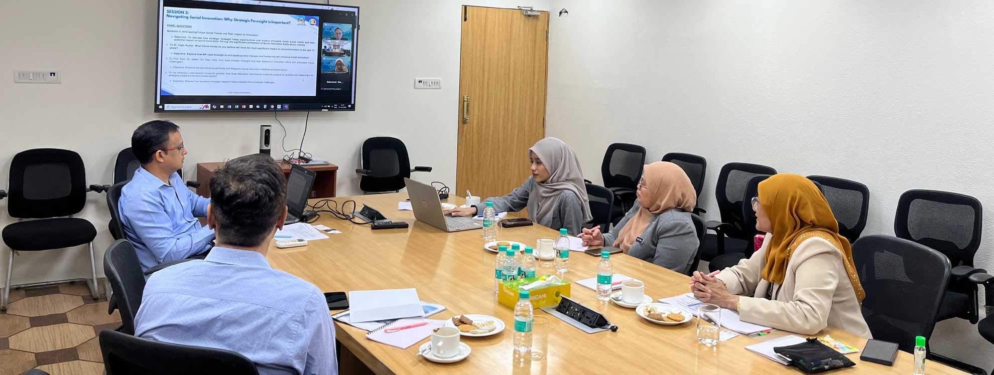 Malaysian delegation from MOSTI & YIM visited NIF-India and explored dissemination of Indian social innovations in Malaysia. 
Showed keen interest in weft insertion design, adjustable walkers, eco-friendly toys & multipurpose food processing machines