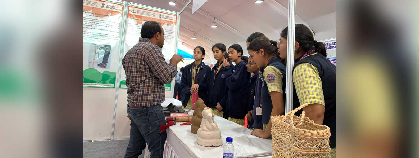 NIF participated in the Gujarat Global Expo 2024, nurturing grassroots innovations like banana fiber products, wooden toys, pole climbers & more! A perfect blend of tradition & technology for sustainability & progress