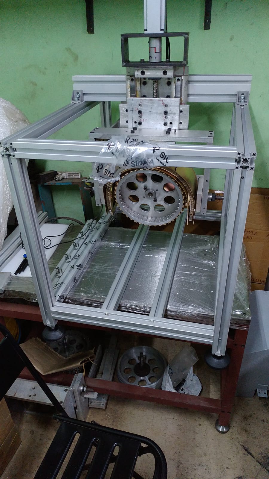 Six-Axis Rotating Head Golden Embossing Machine - Photo