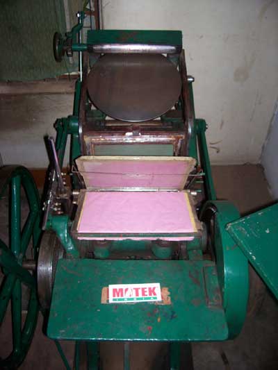 Motek Treadle Press: rejuvenating old letter printing press - Photo