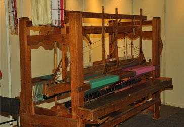 Double shuttle loom - Photo