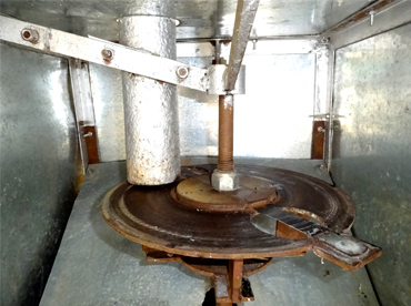 Tapioca slicing machine - Photo