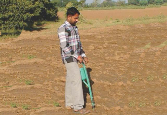 Seed Cum Fertilizer Dibbler - Photo