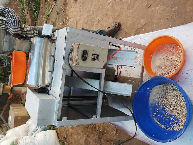 Image of Tamarind De-Seeder