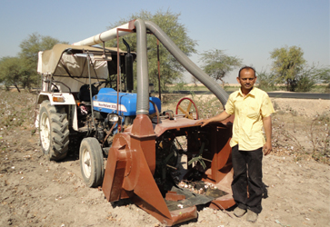 Cotton Ball Picking machine - Photo