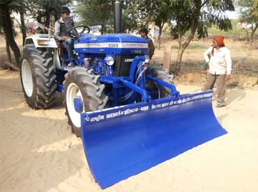 Modified fixture of dozer blade with tractor - Photo