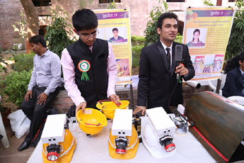 Image of Advance helmet for mine workers
