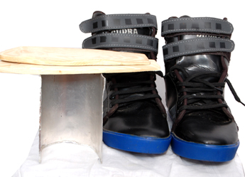Modification in shoe to alleviate knee pain - Photo